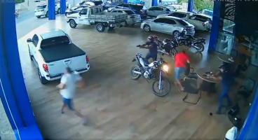 Polícia prende três suspeitos de participação em atentado que terminou com três mortes em loja de carros no RN