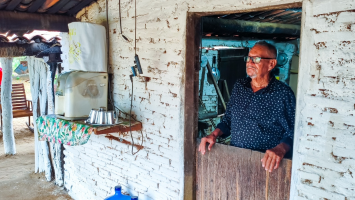 'Ainda preciso encontrar água', diz agricultor que achou poço de petróleo em sítio no interior do Ceará