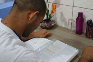 Concursos com salários de até R$ 16 mil e oportunidades para quem não tem experiência: confira as vagas disponíveis no Ceará
