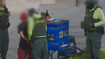 Ambulante vendia drogas em carrinho de água de coco na Beira Mar de Fortaleza