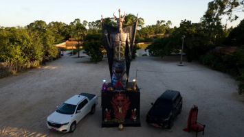 Estátua do Diabo: prefeitura diz que obra é legal e defende liberdade religiosa