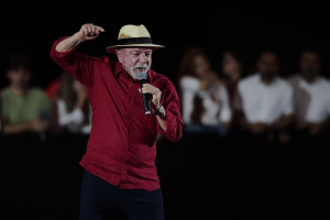 'Enquanto eu viver, a extrema direita não voltará a governar este país', diz Lula em convenção do PT no Ceará